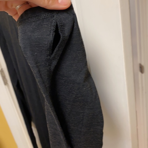 Brooks long sleeve 1/4 zip size M - Picture 5 of 5